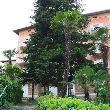 Rezine Apartment Lovran